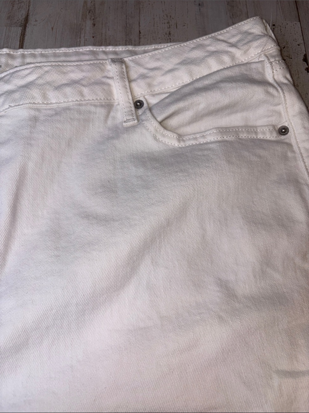 Old Navy High-rise O.G. Straight white denim shorts plus size 24 - Picture 4 of 14